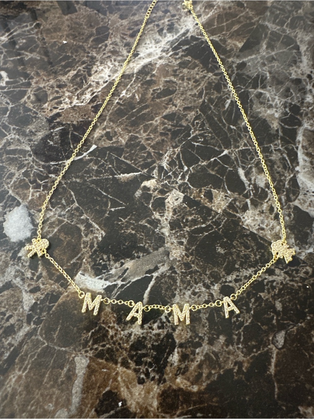 Gold 'MAMA' Letter Necklace - Women's Jewelry chapa de oro